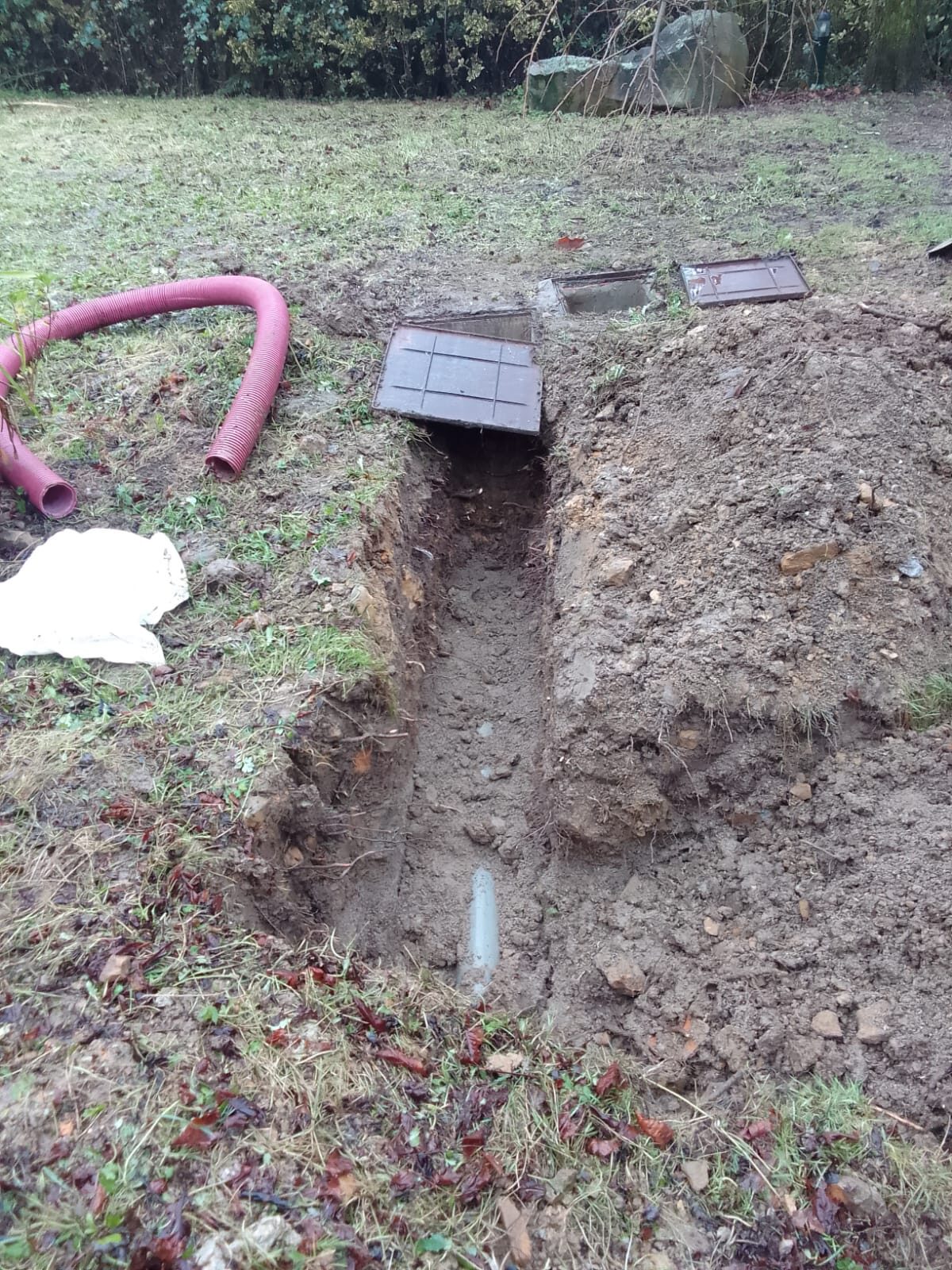 Zanja de saneamiento con arquetas de registro