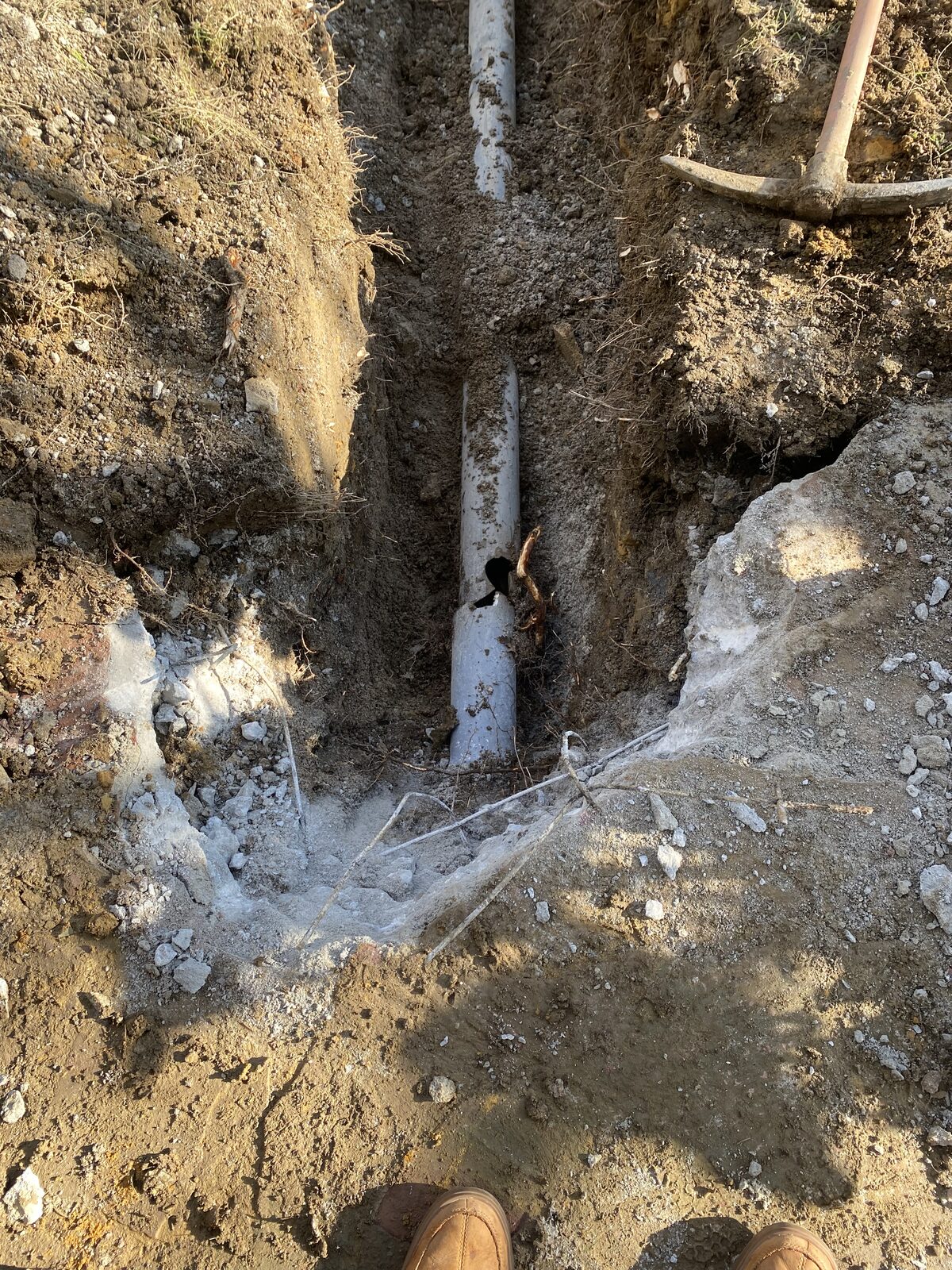 Empalme de tubería de saneamiento en zanja