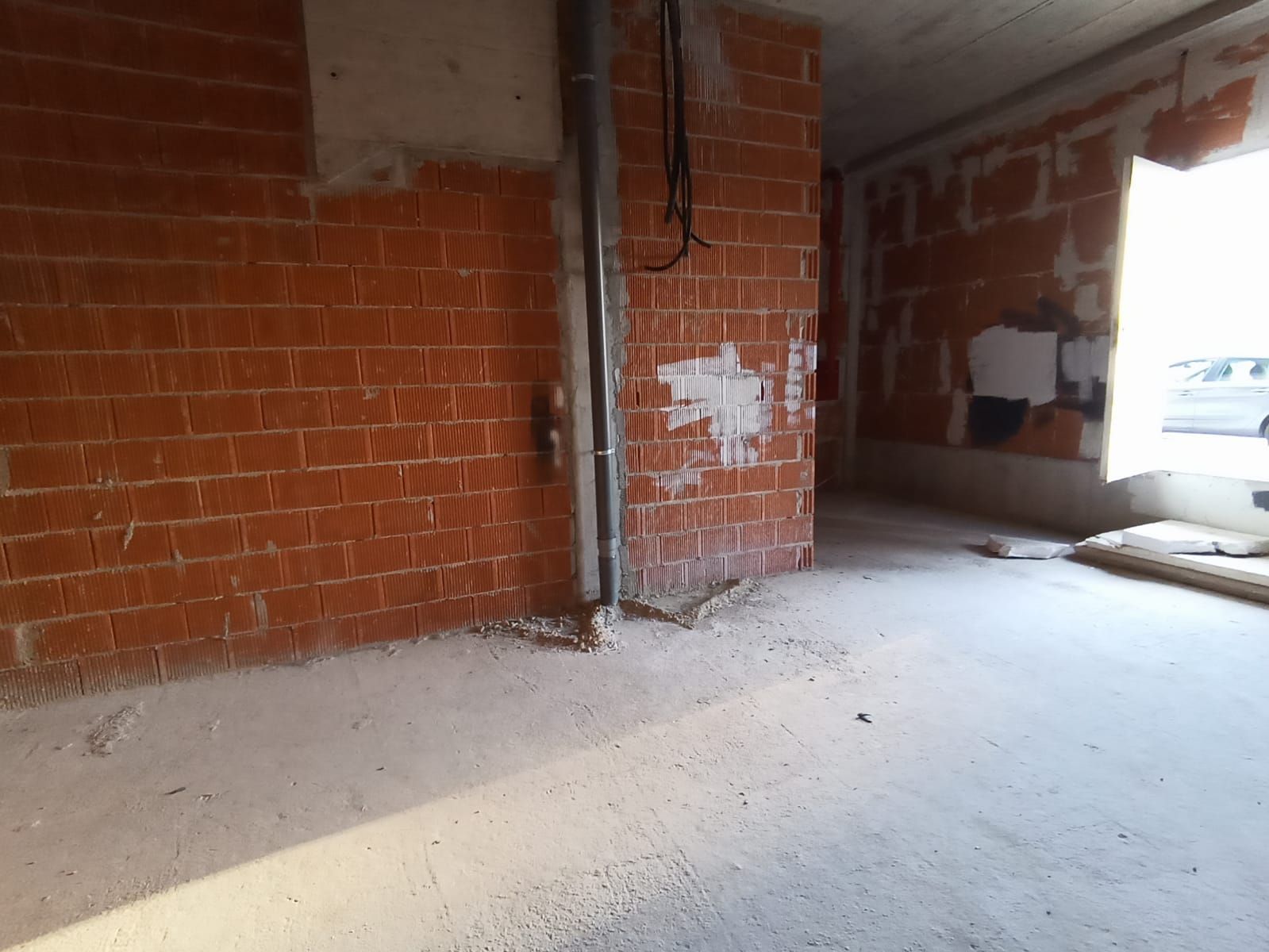 Fábrica de ladrillo en local en obra